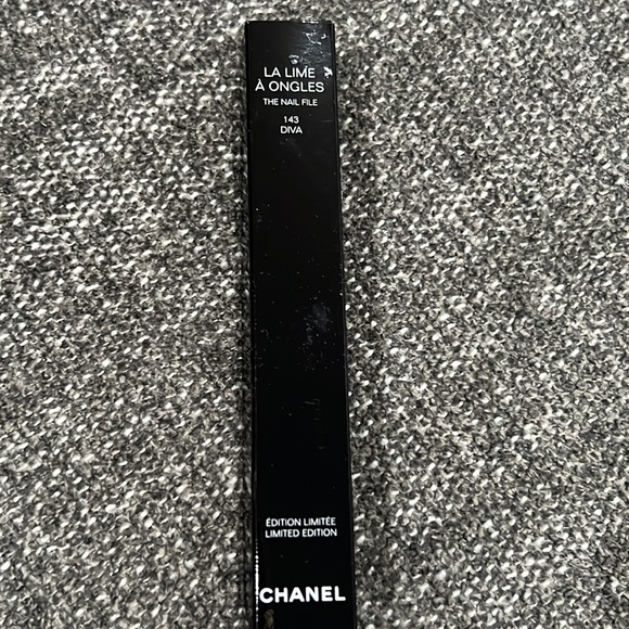 Chanel Pink Diva Limited Edition Brush Set, Compact Mirror and Nail File - Picture 11 of 12